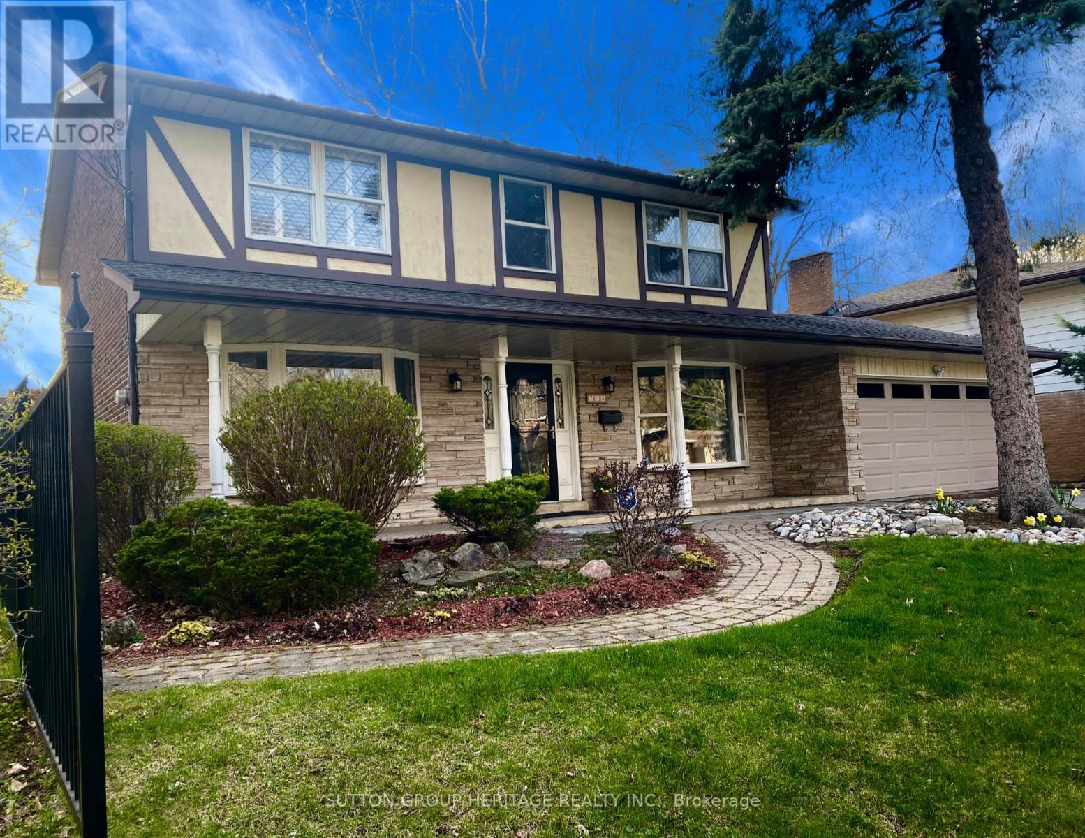 <div class="slider-price">$1,299,000</div><p>38a Deep Dene Drive, Toronto, Ontario</p>