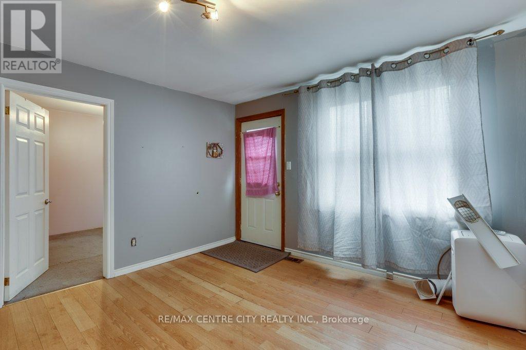162 Chesterfield Avenue, London South, Ontario  N5Z 3N5 - Photo 8 - X12114839