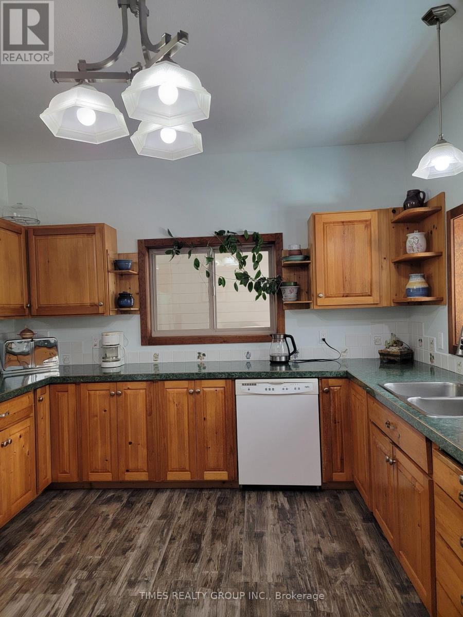 2510 Samuelson Road, Sicamous, British Columbia  V0E 2V5 - Photo 15 - X12112973