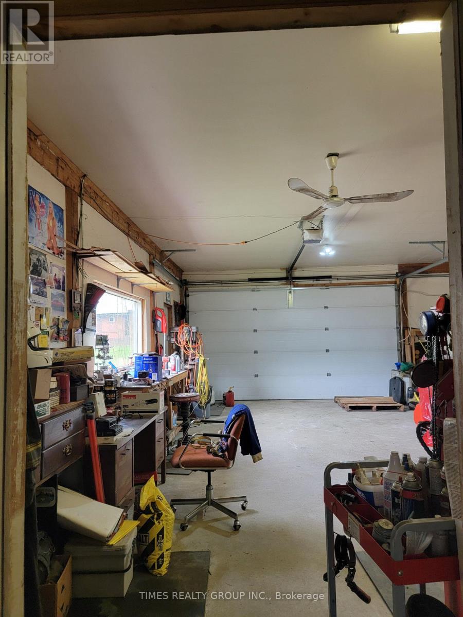 2510 Samuelson Road, Sicamous, British Columbia  V0E 2V5 - Photo 31 - X12112973