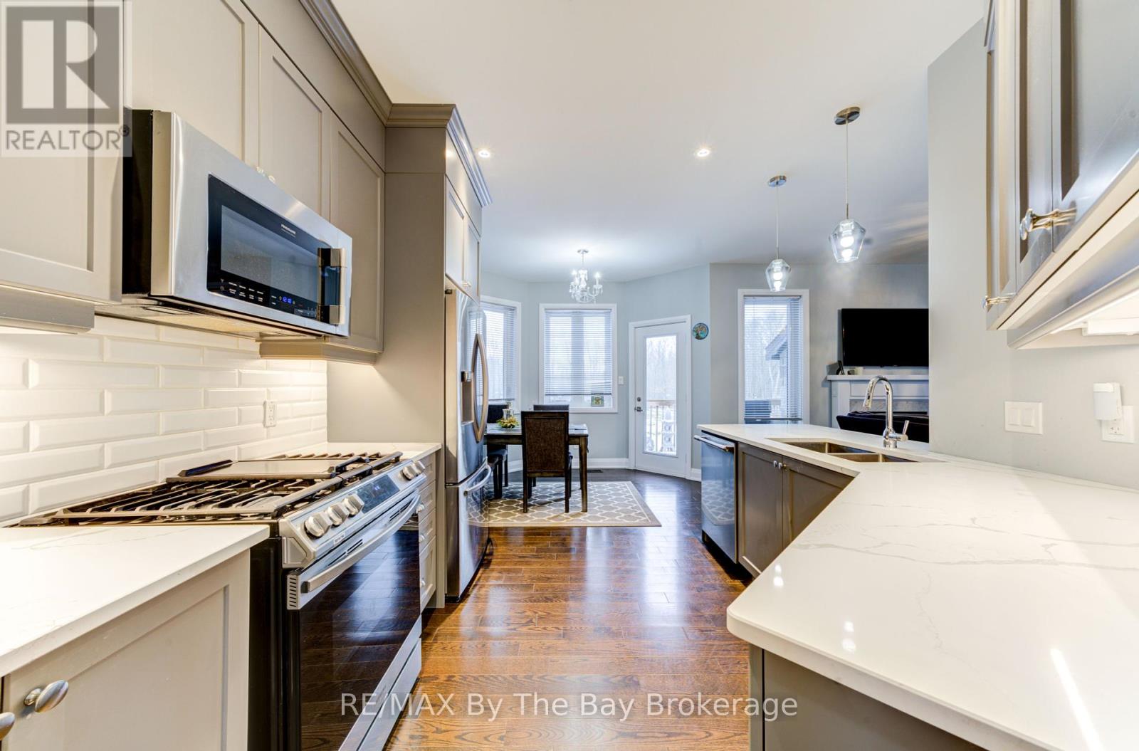 16 Walnut Drive, Wasaga Beach, Ontario  L9Z 0A9 - Photo 19 - S12114816