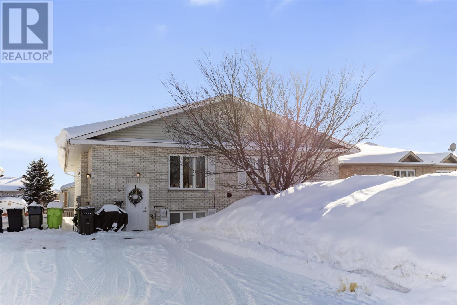22-24 Central Creek Dr, Sault Ste. Marie, Ontario  P6C 6H3 - Photo 2 - SM250148