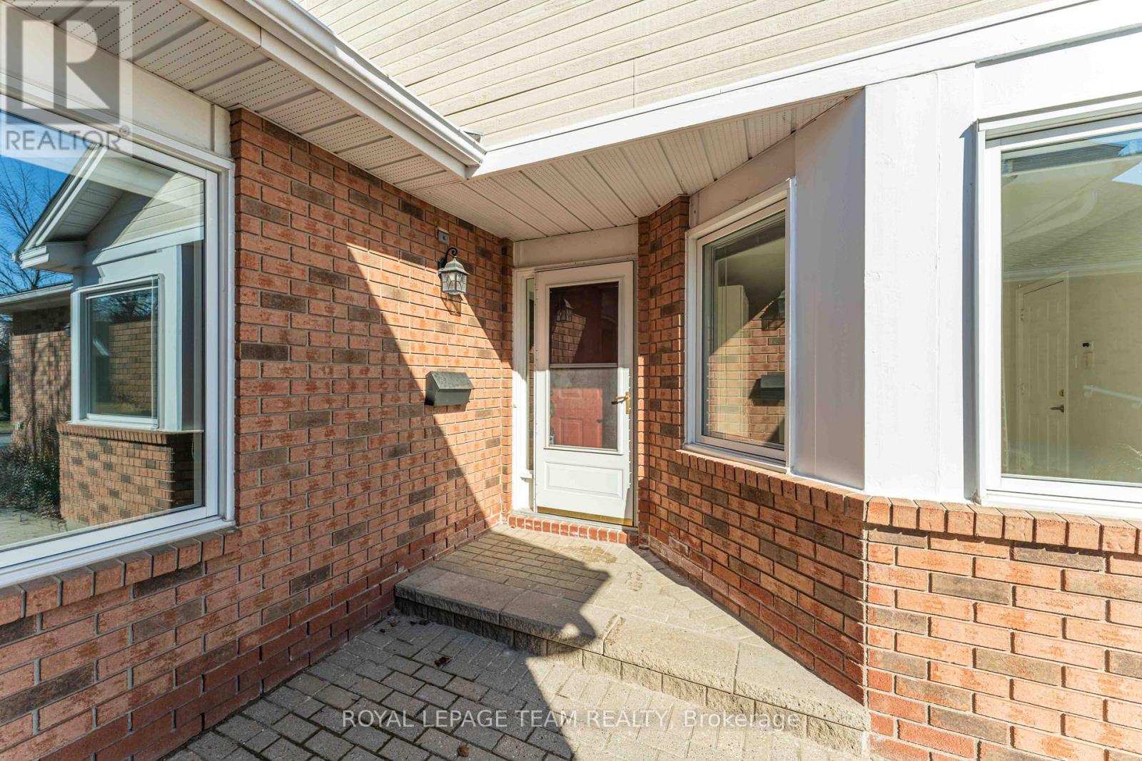 Property at 96 DARLINGTON PRIVATE image 3