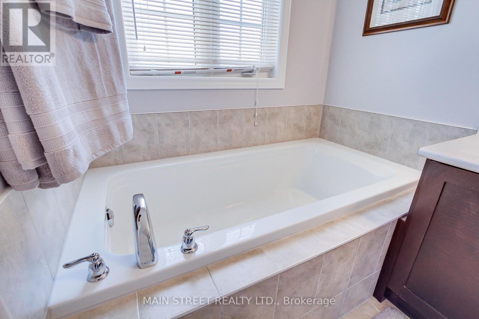 105 Donald Stewart Crescent, East Gwillimbury, Ontario  L0G 1M0 - Photo 22 - N12114801