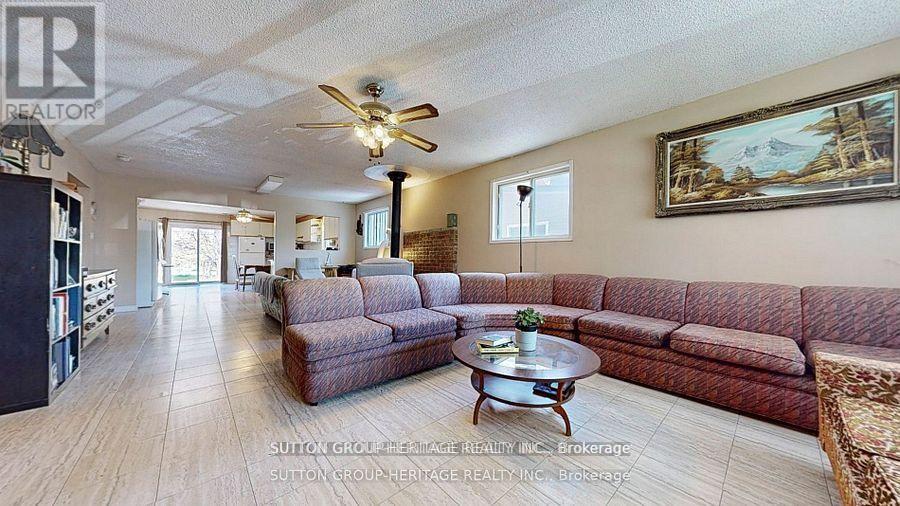 29 Lake Avenue, Ramara, Ontario  L0K 1B0 - Photo 6 - S12114858