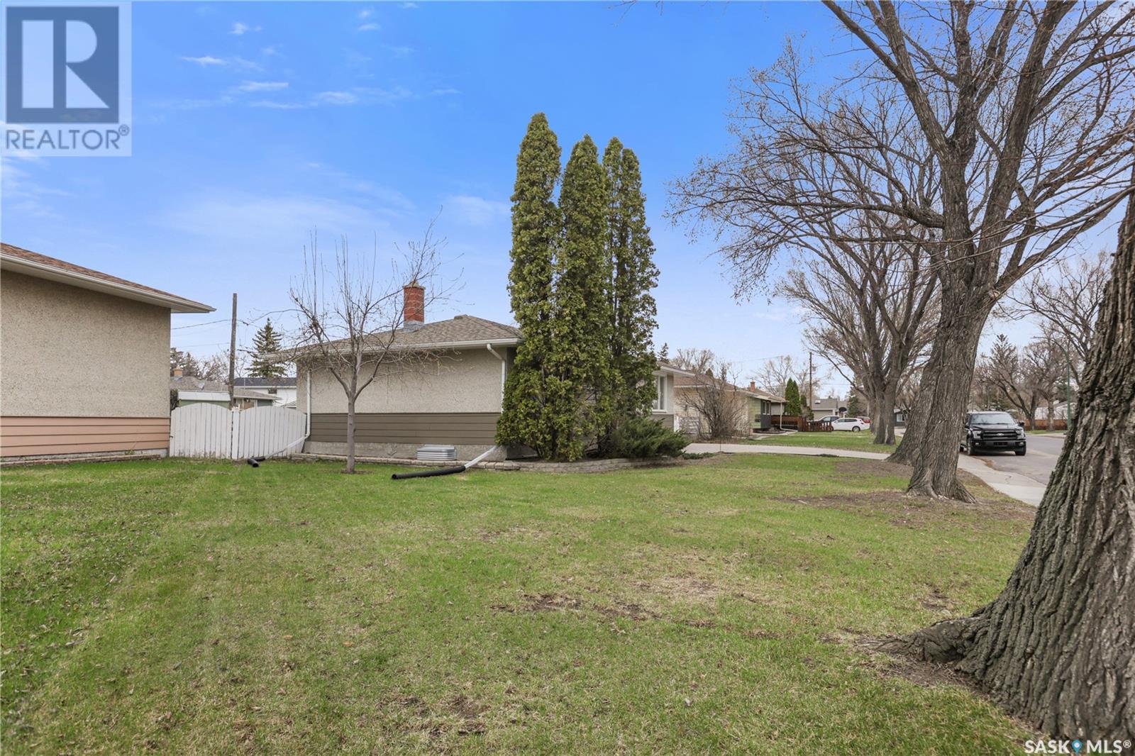Property at 18 Halleran CRESCENT image 3
