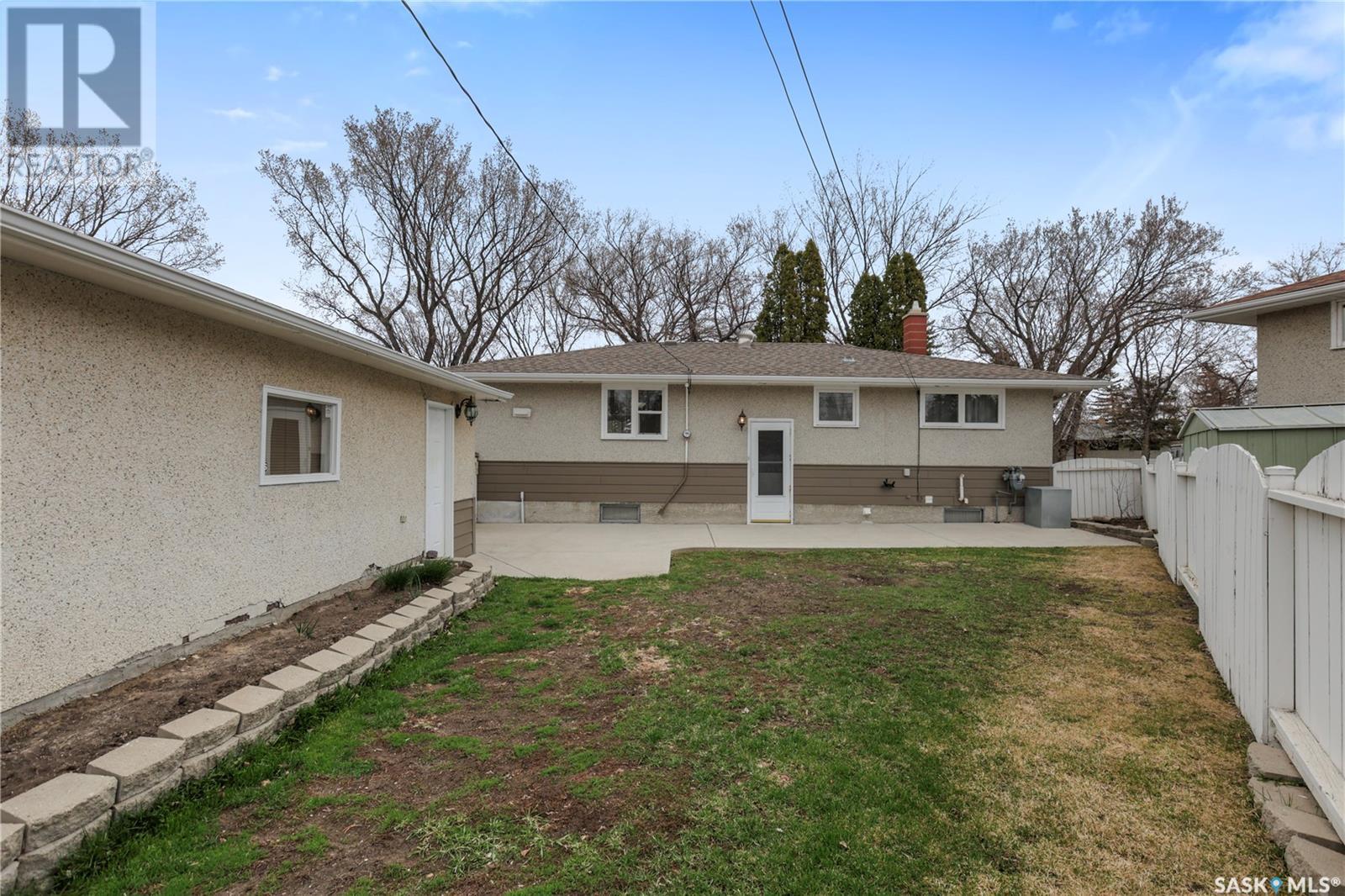 Property at 18 Halleran CRESCENT image 5
