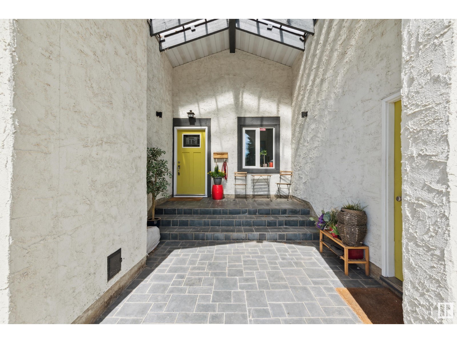 Property at 12 Laydon DR image 2