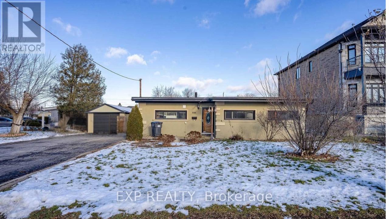 7501 Homeside Gardens, Mississauga, Ontario  L4T 2A8 - Photo 2 - W12114895