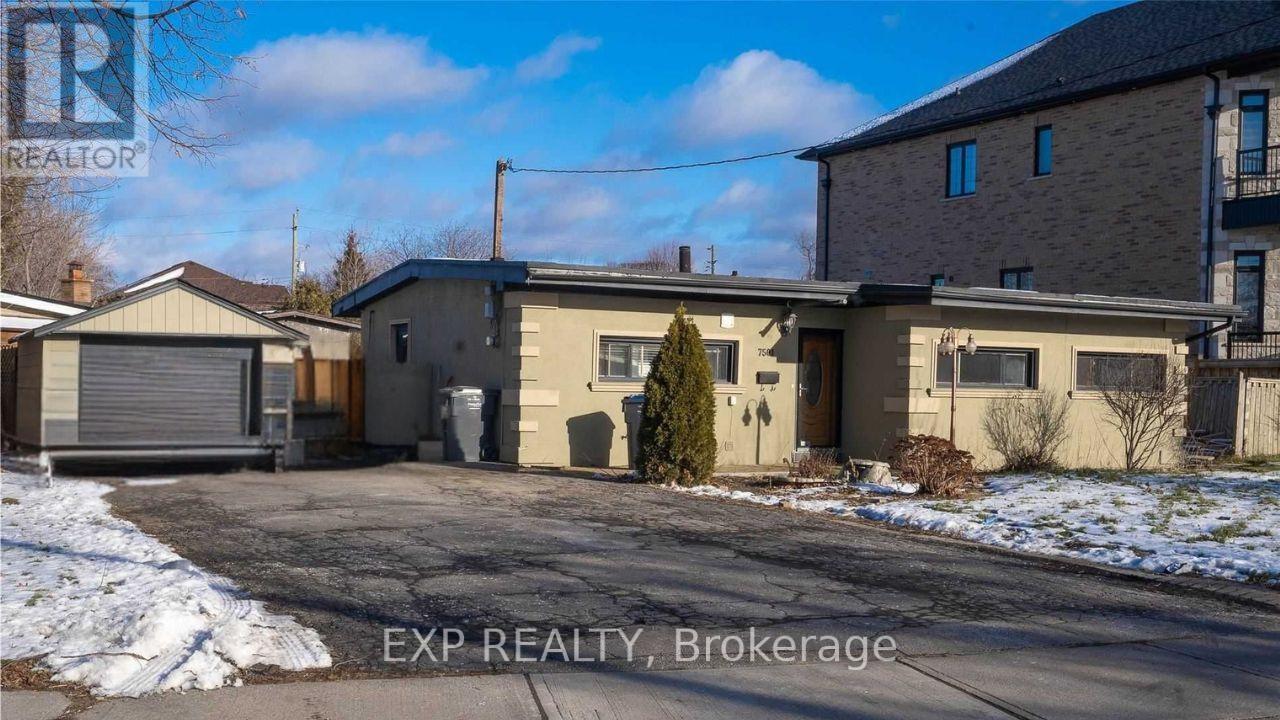 7501 Homeside Gardens, Mississauga, Ontario  L4T 2A8 - Photo 9 - W12114895
