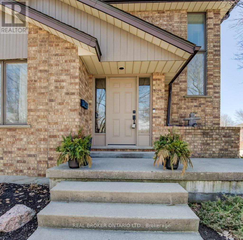 Property at 593 GUILDWOOD PLACE N image 3