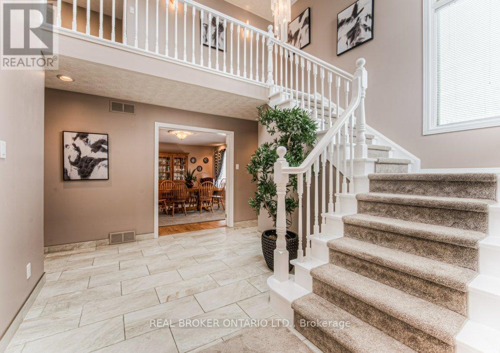 593 Guildwood Place N, Waterloo, Ontario  N2K 3M3 - Photo 4 - X12024734