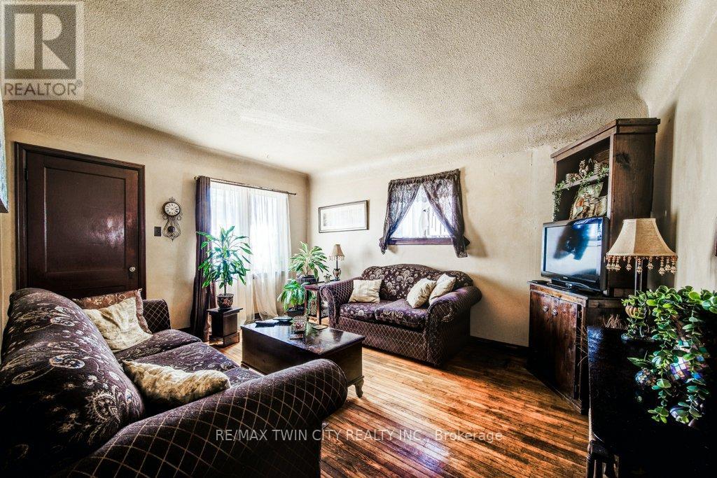 Property at 326 BLUCHER BOULEVARD image 3
