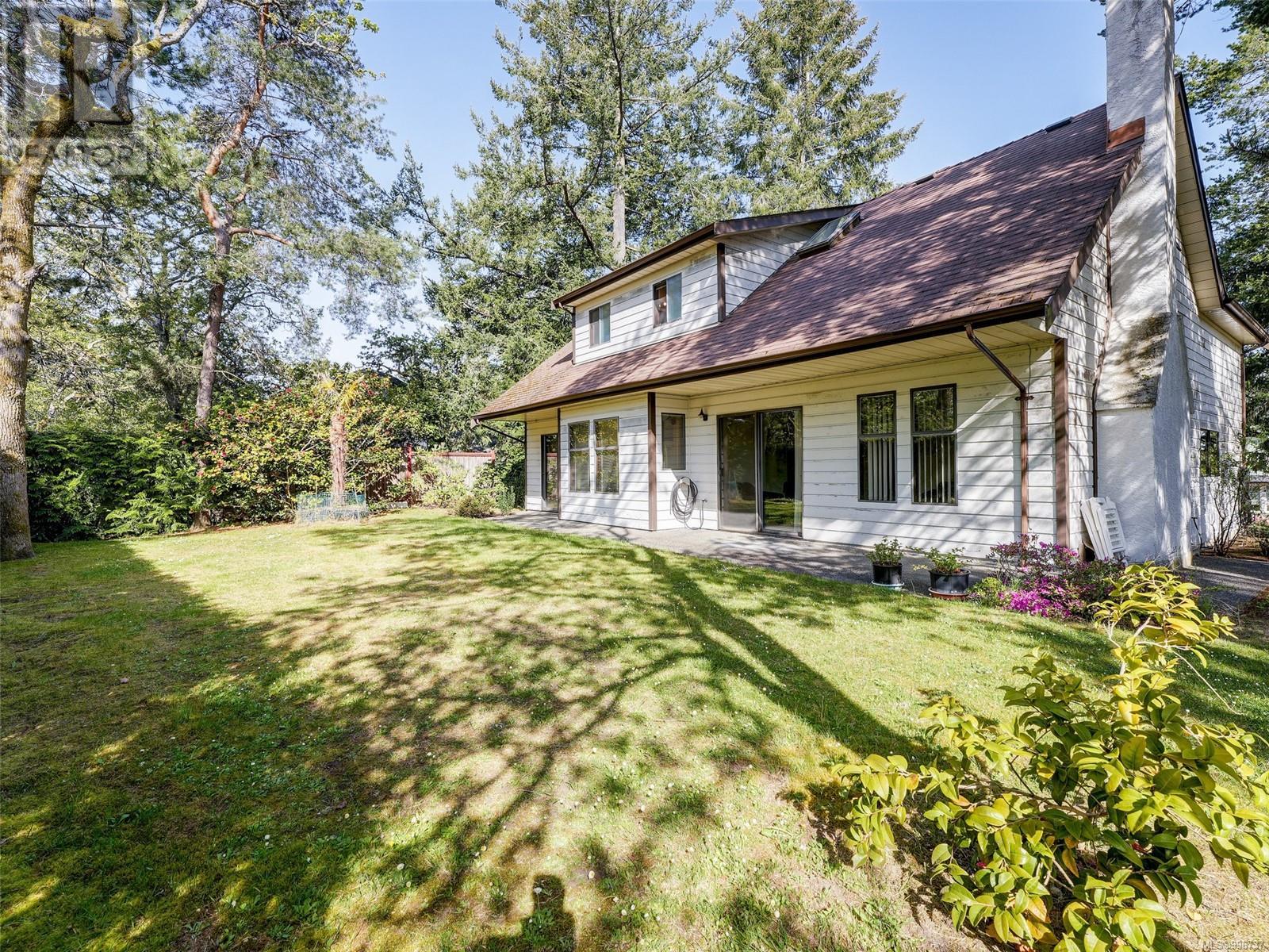 1249 Garry Oak Pl, Saanich, British Columbia  V8P 5N1 - Photo 24 - 996737