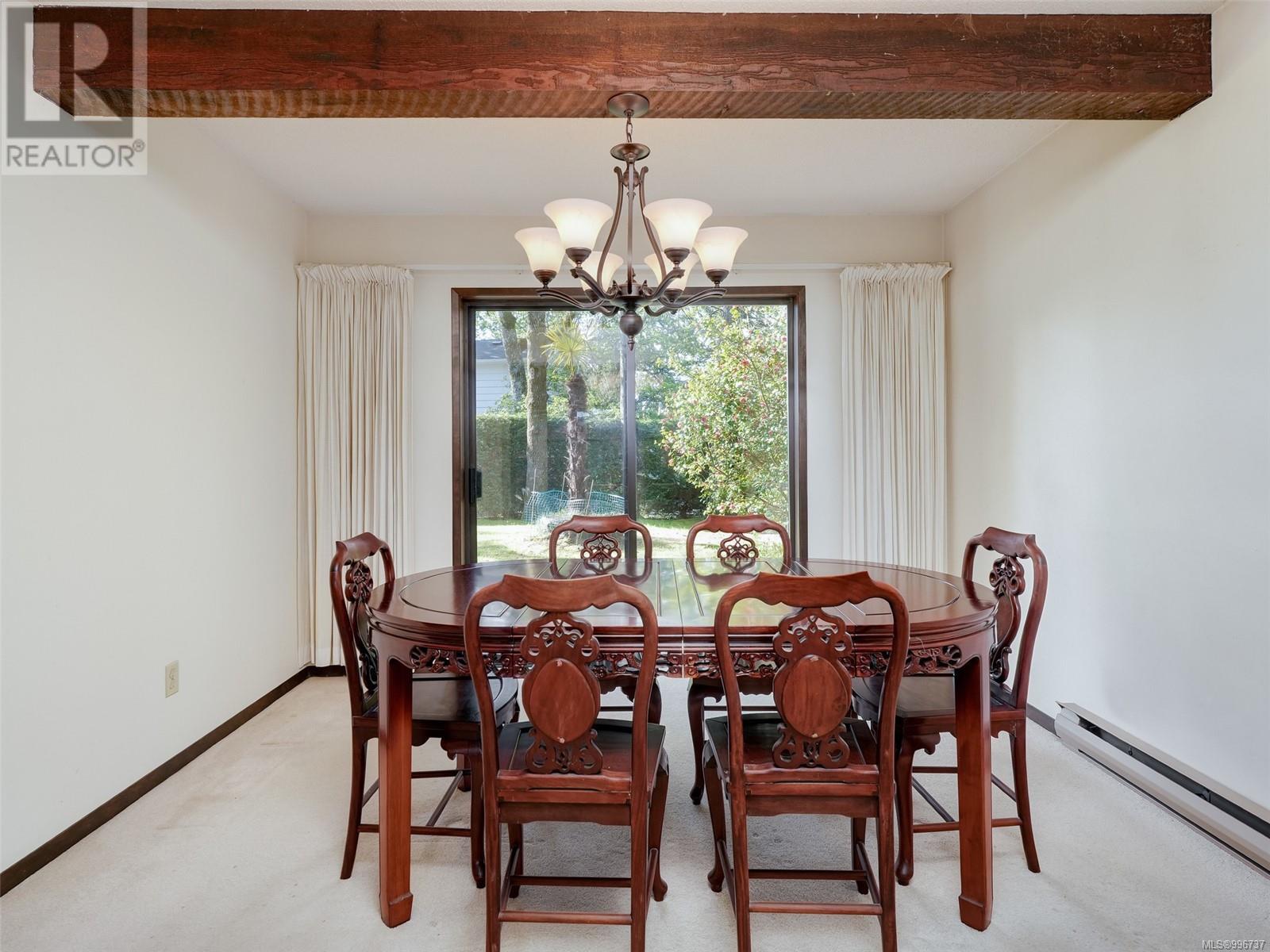 1249 Garry Oak Pl, Saanich, British Columbia  V8P 5N1 - Photo 5 - 996737