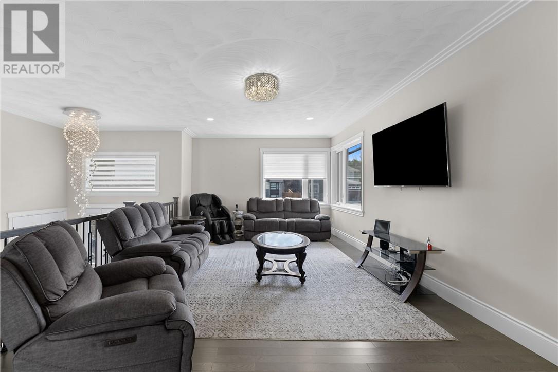 Property at 1473 Montrose Avenue image 5