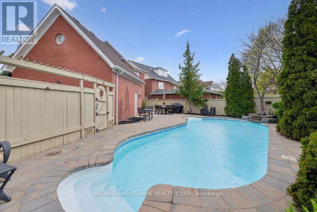 101 Westchester Road, Oakville, Ontario  L6H 6H8 - Photo 46 - W12113587