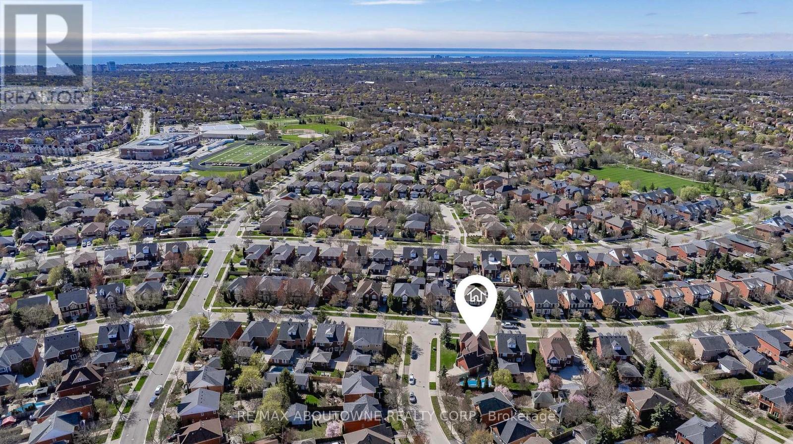 101 Westchester Road, Oakville, Ontario  L6H 6H8 - Photo 3 - W12113587
