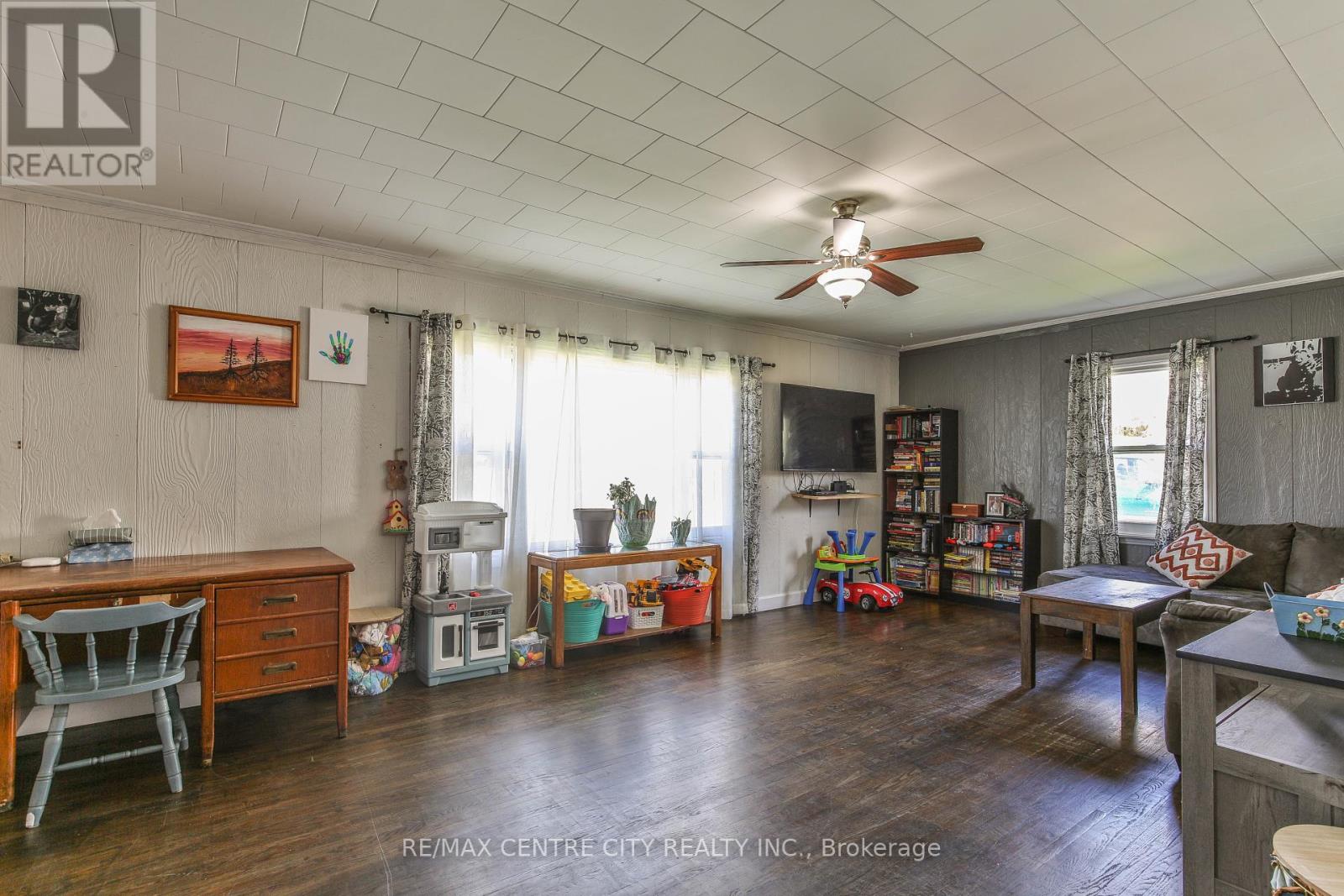 10 Elm Street, Bayham, Ontario N0J 1Z0 - Photo 12 - X12114963