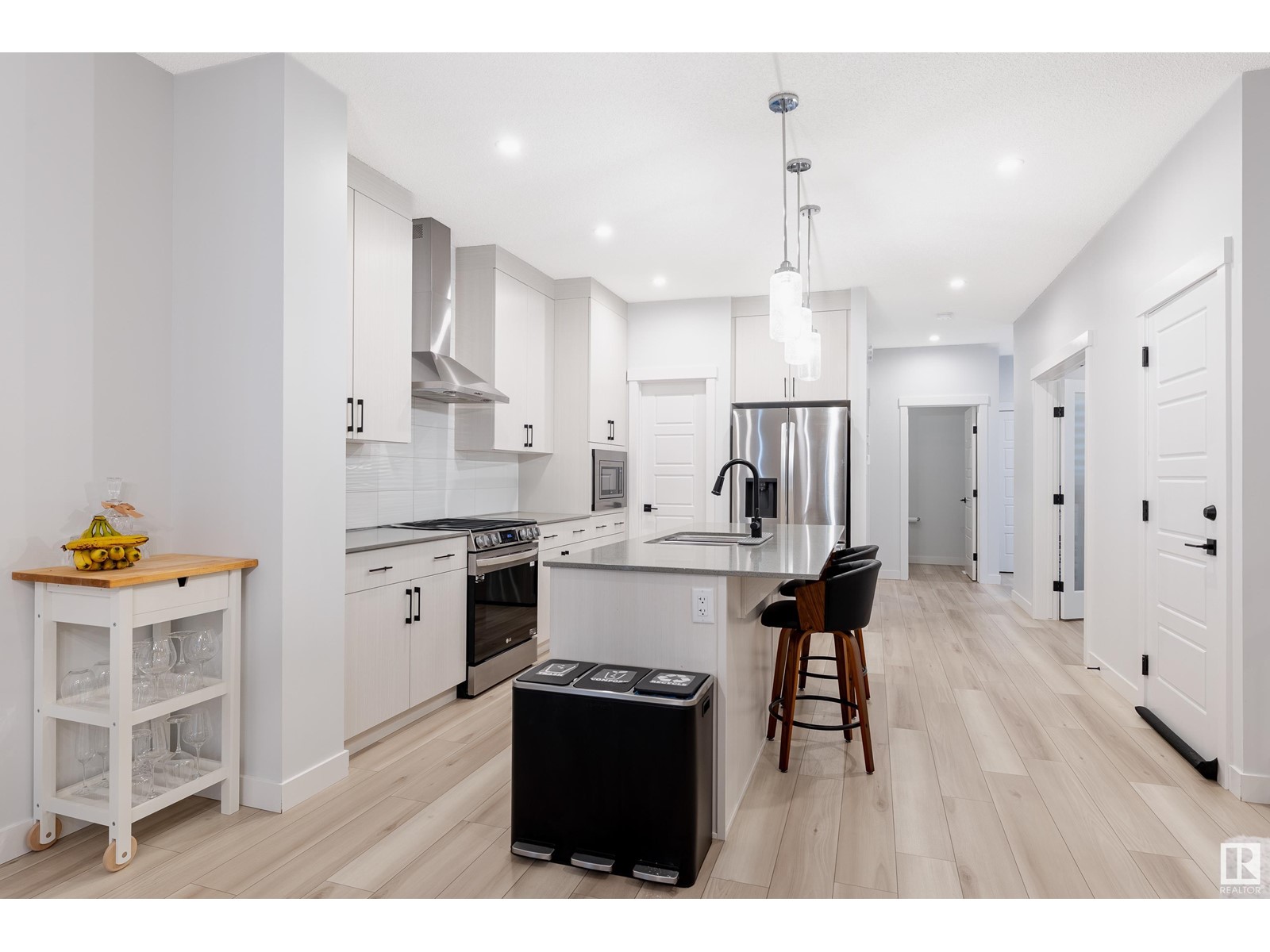 Property at 22056 80 AV NW image 3