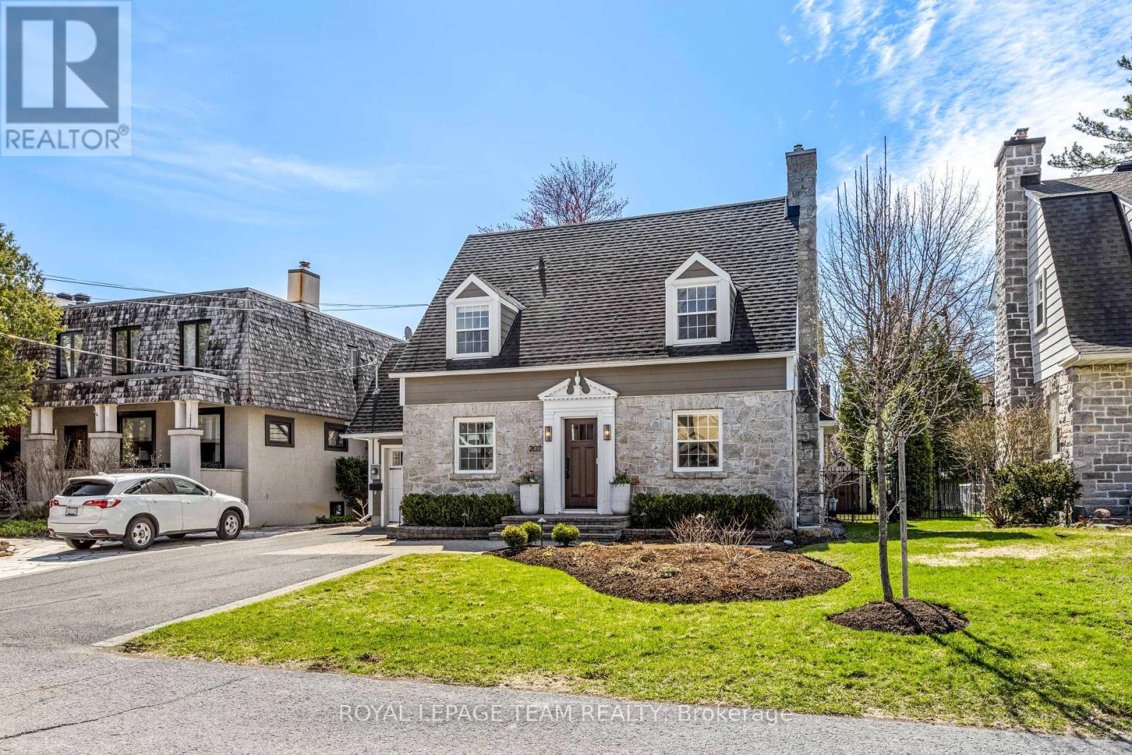 202 Faraday Street, Ottawa, Ontario  K1Y 3M6 - Photo 2 - X12114919