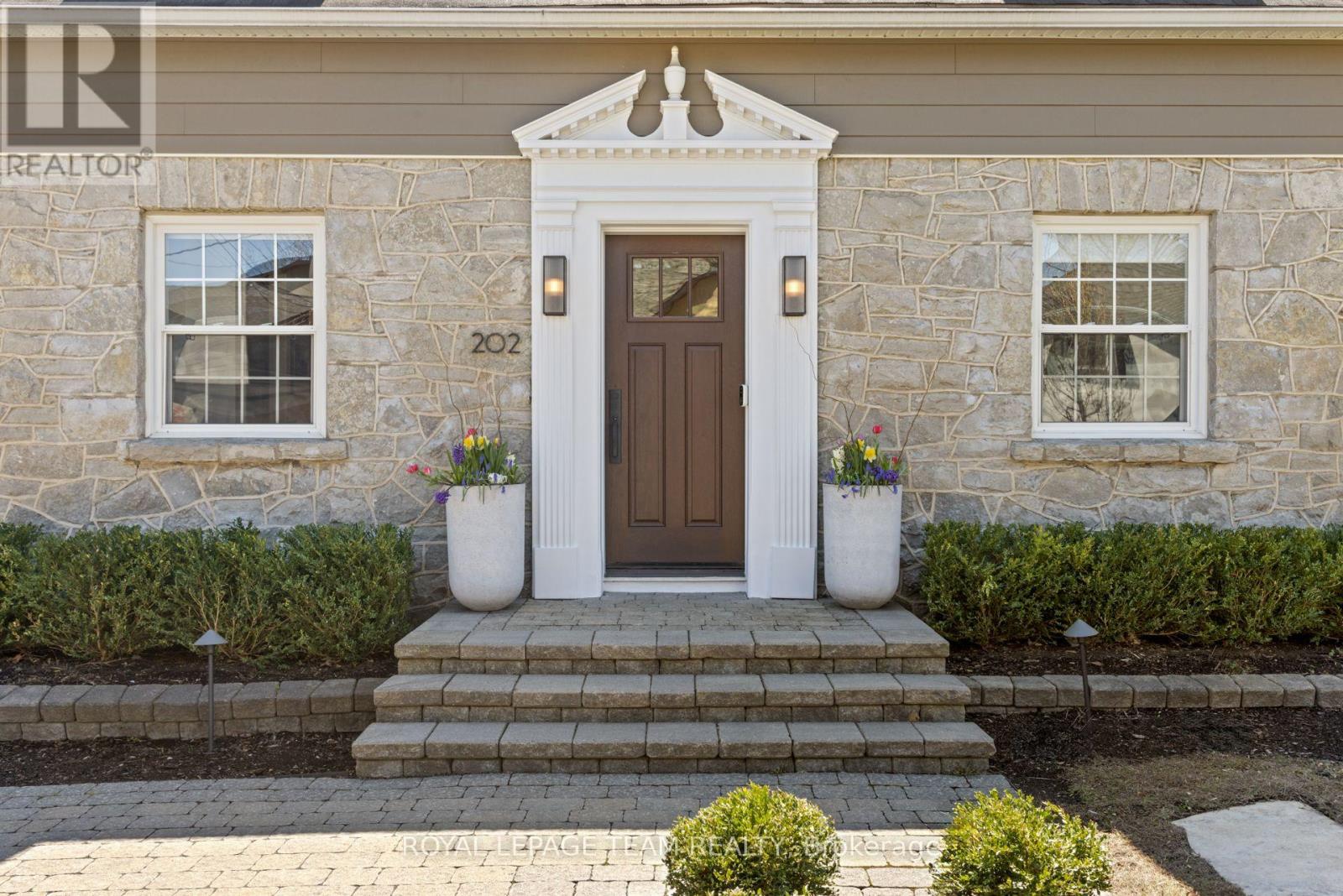 Property at 202 FARADAY STREET image 3