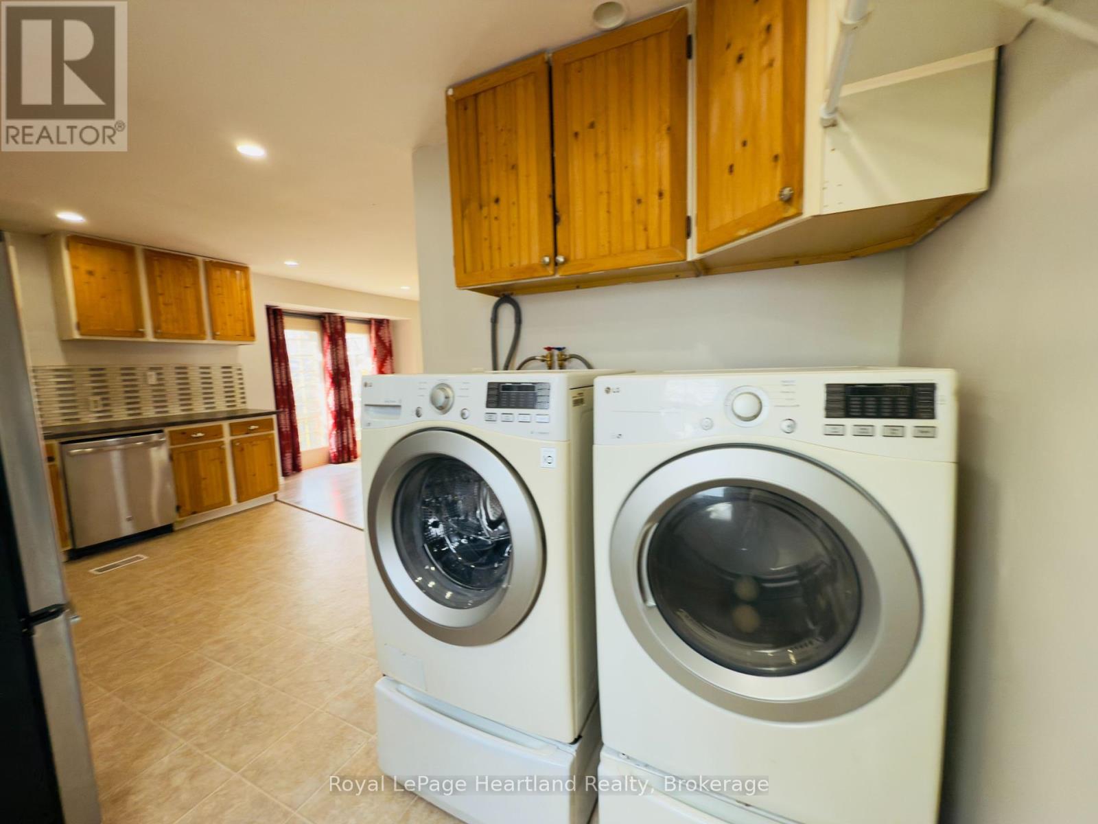 32 Regina Road, Huron East (Vanastra), Ontario  N0M 1L0 - Photo 10 - X12114908