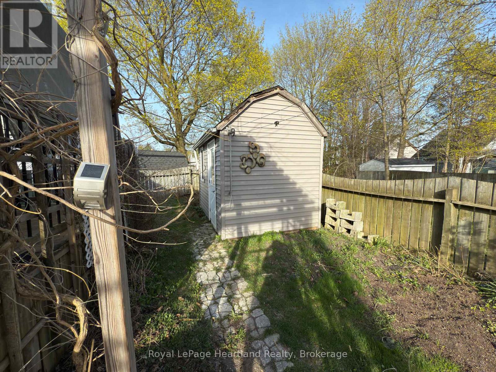 32 Regina Road, Huron East (Vanastra), Ontario  N0M 1L0 - Photo 32 - X12114908