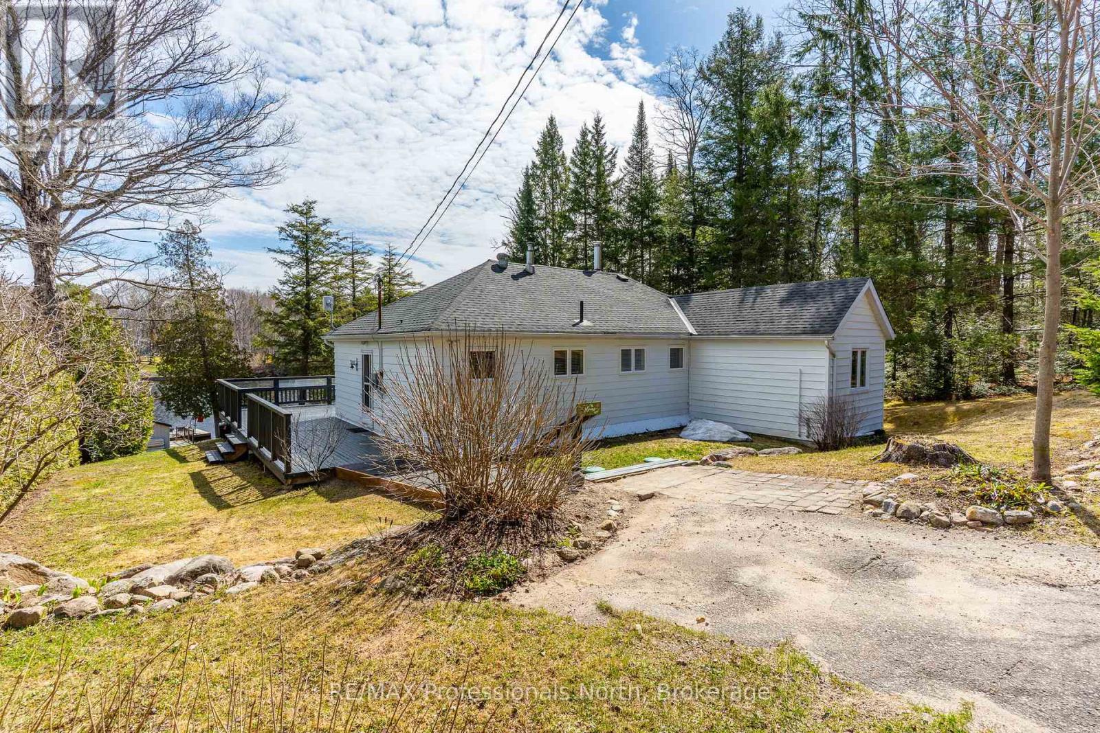 1054 GRACE RIVER ROAD, Highlands East, Ontario