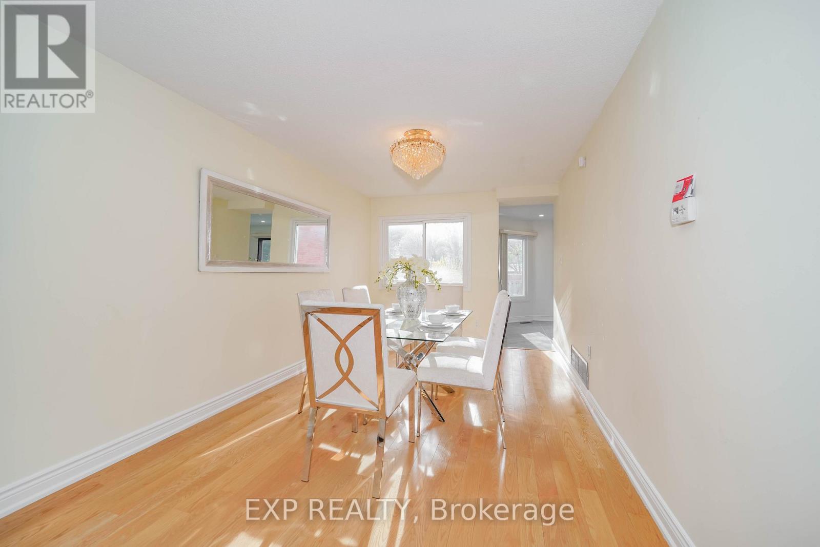 28 Samantha Circle, Richmond Hill, Ontario  L4B 2R7 - Photo 8 - N12114360