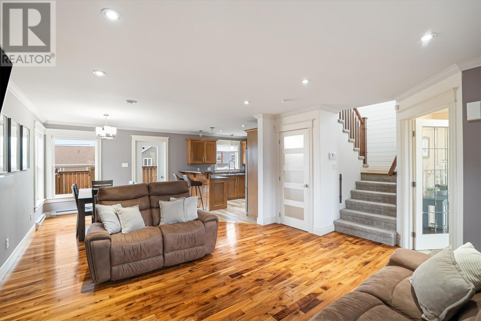 Property at 6 Willow Bend Close image 4