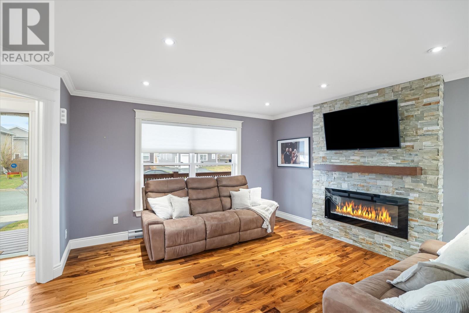 Property at 6 Willow Bend Close image 5
