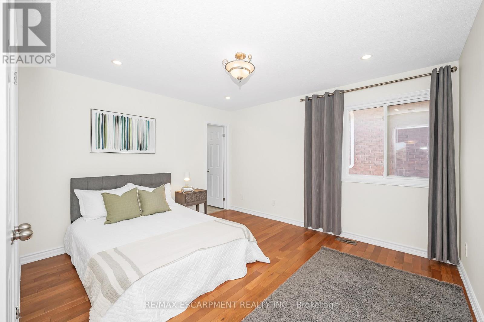 2728 Guilford Crescent, Oakville, Ontario  L6J 6Z8 - Photo 20 - W12114059