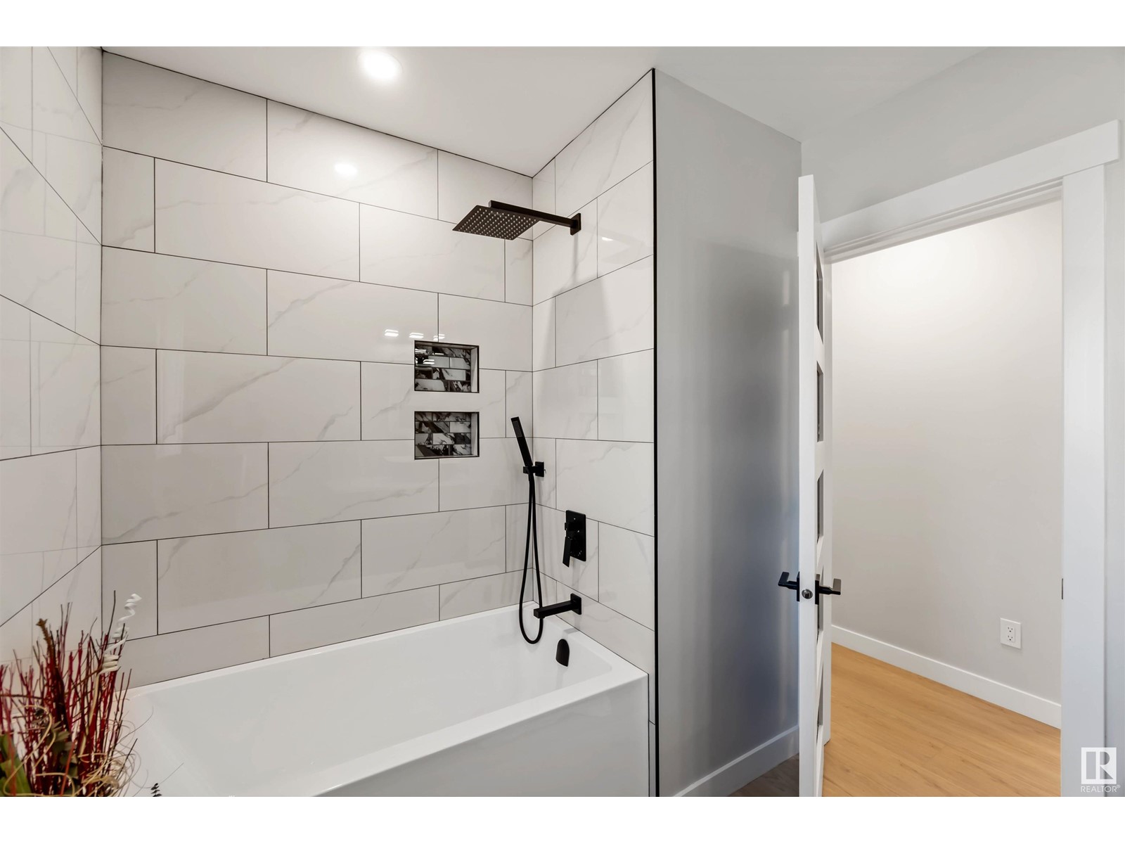 Property at 9640 67A ST NW image 3