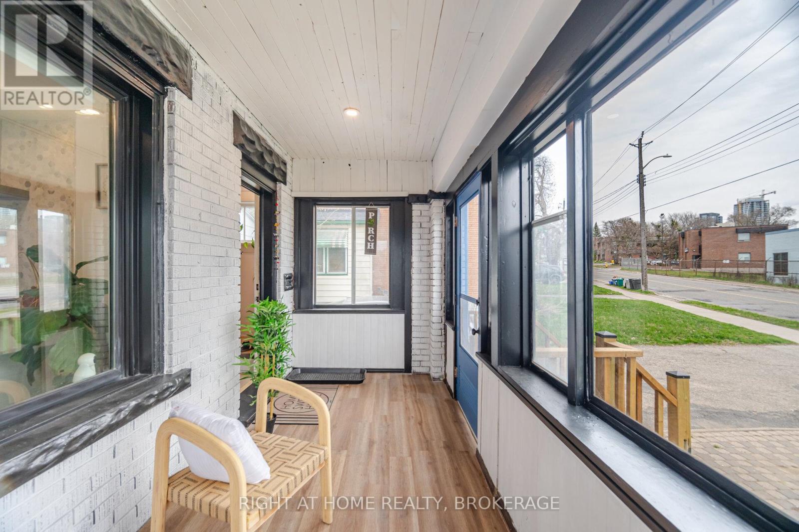 86 Glasgow Street, Kitchener, Ontario  N2G 2G7 - Photo 5 - X12106995