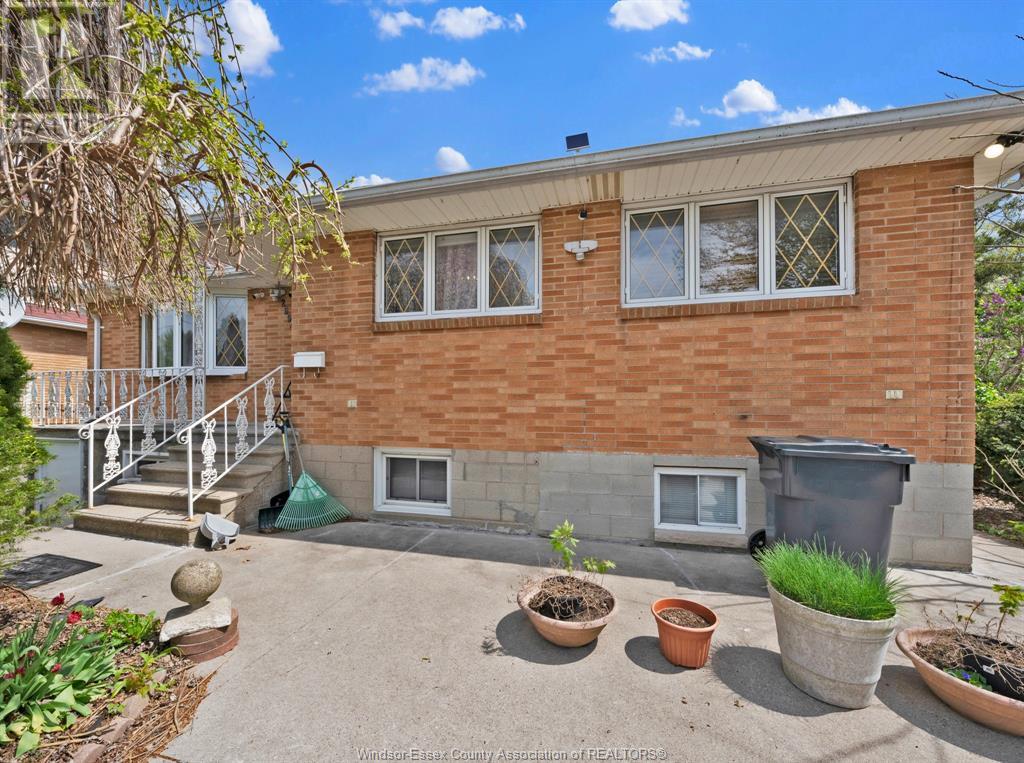 MLS# 25010773: 2694 TOURANGEAU, Windsor, Canada