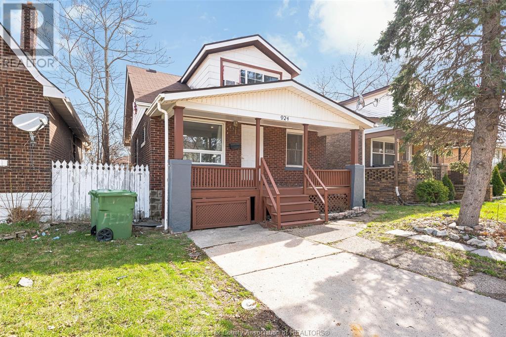 MLS# 25010754: 924 FELIX AVENUE, Windsor, Canada