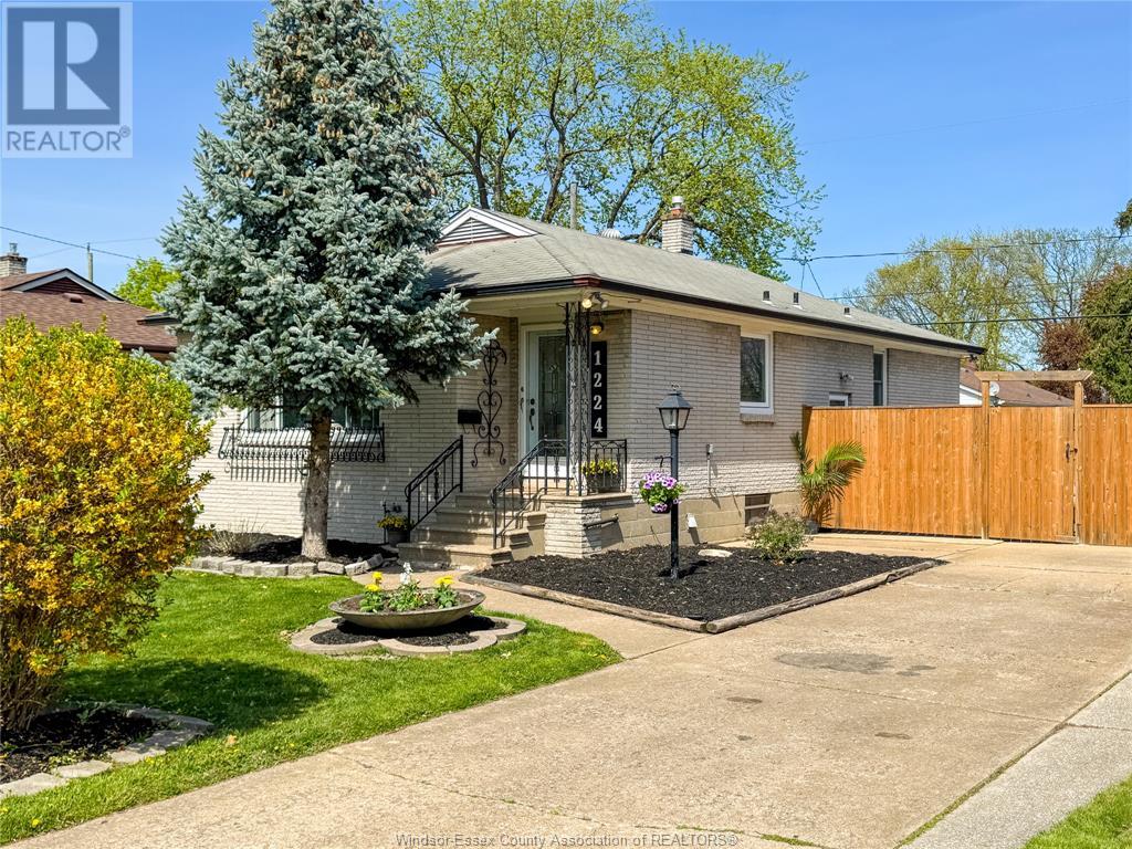 MLS# 25010534: 1224 VIRGINIA, Windsor, Canada