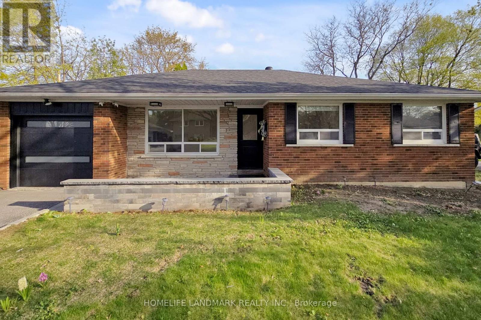 1 Valleycrest Avenue, Markham (Bullock), Ontario  L3P 1H6 - Photo 2 - N12112501