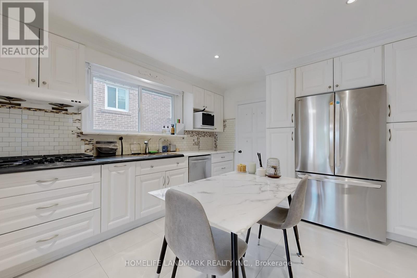 1 Valleycrest Avenue, Markham (Bullock), Ontario  L3P 1H6 - Photo 9 - N12112501