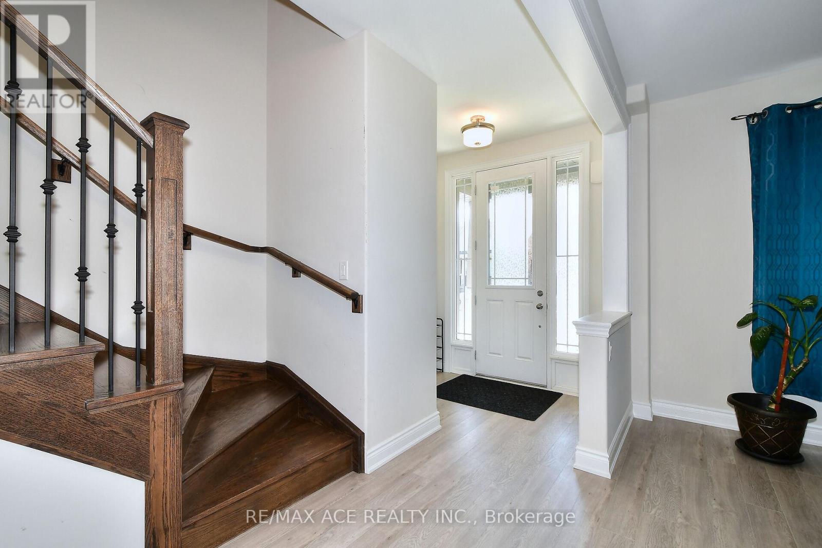 Property at 534 MACINTOSH GROVE image 4