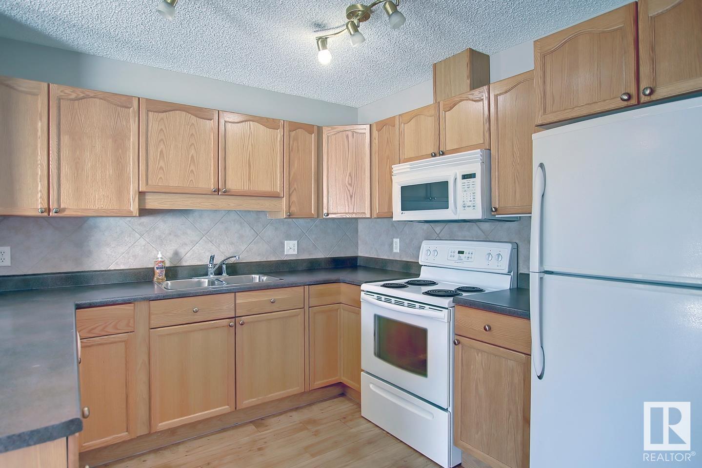 Property at 8129 7 AV SW image 4