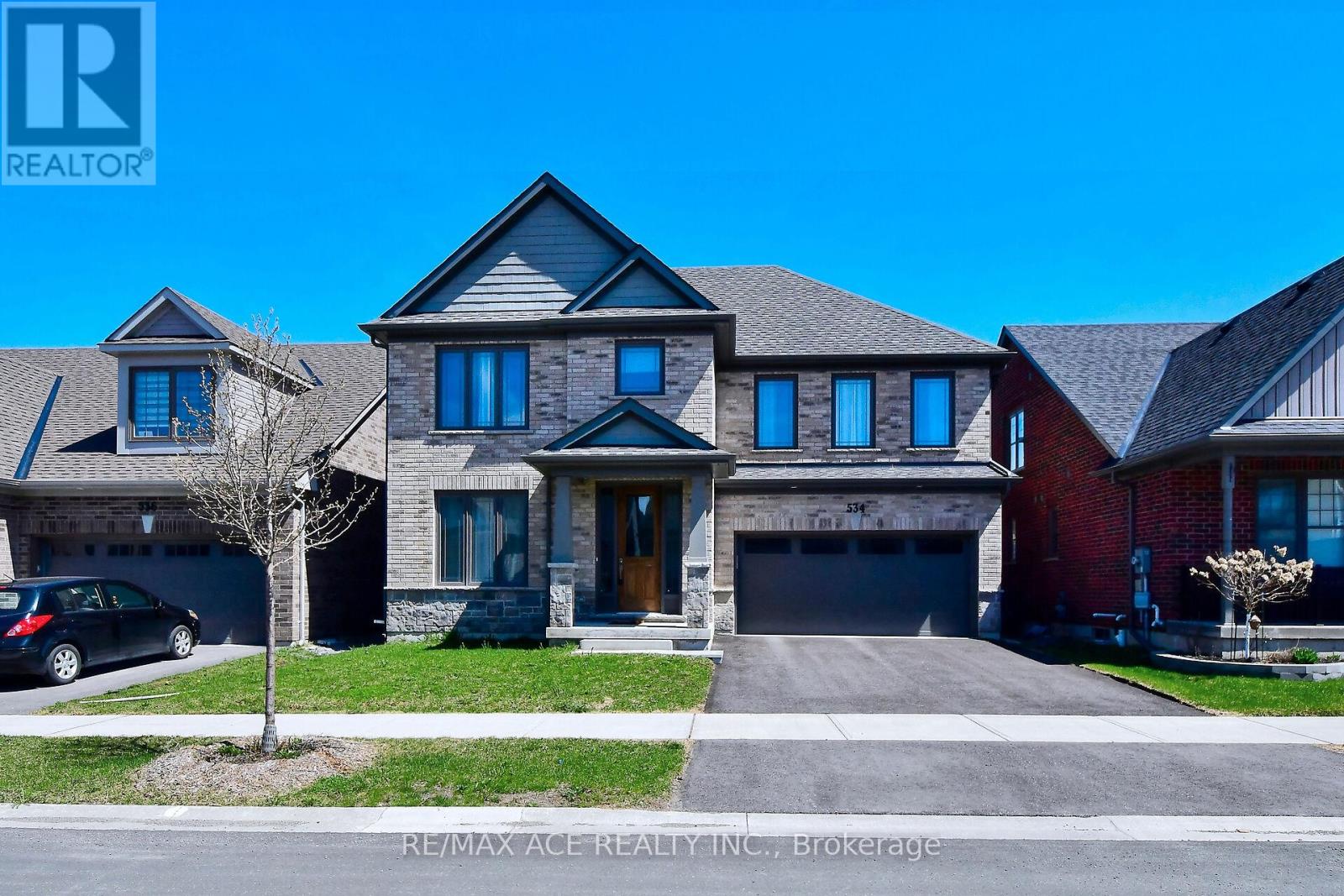 Property at 534 MACINTOSH GROVE image 2