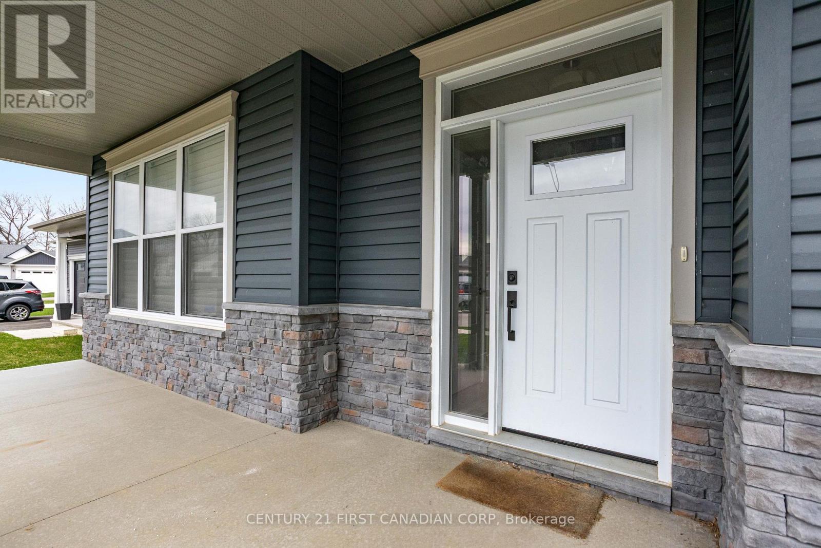 1 Helen Court, Central Elgin, Ontario N0L 1B0 - Photo 5 - X12115099