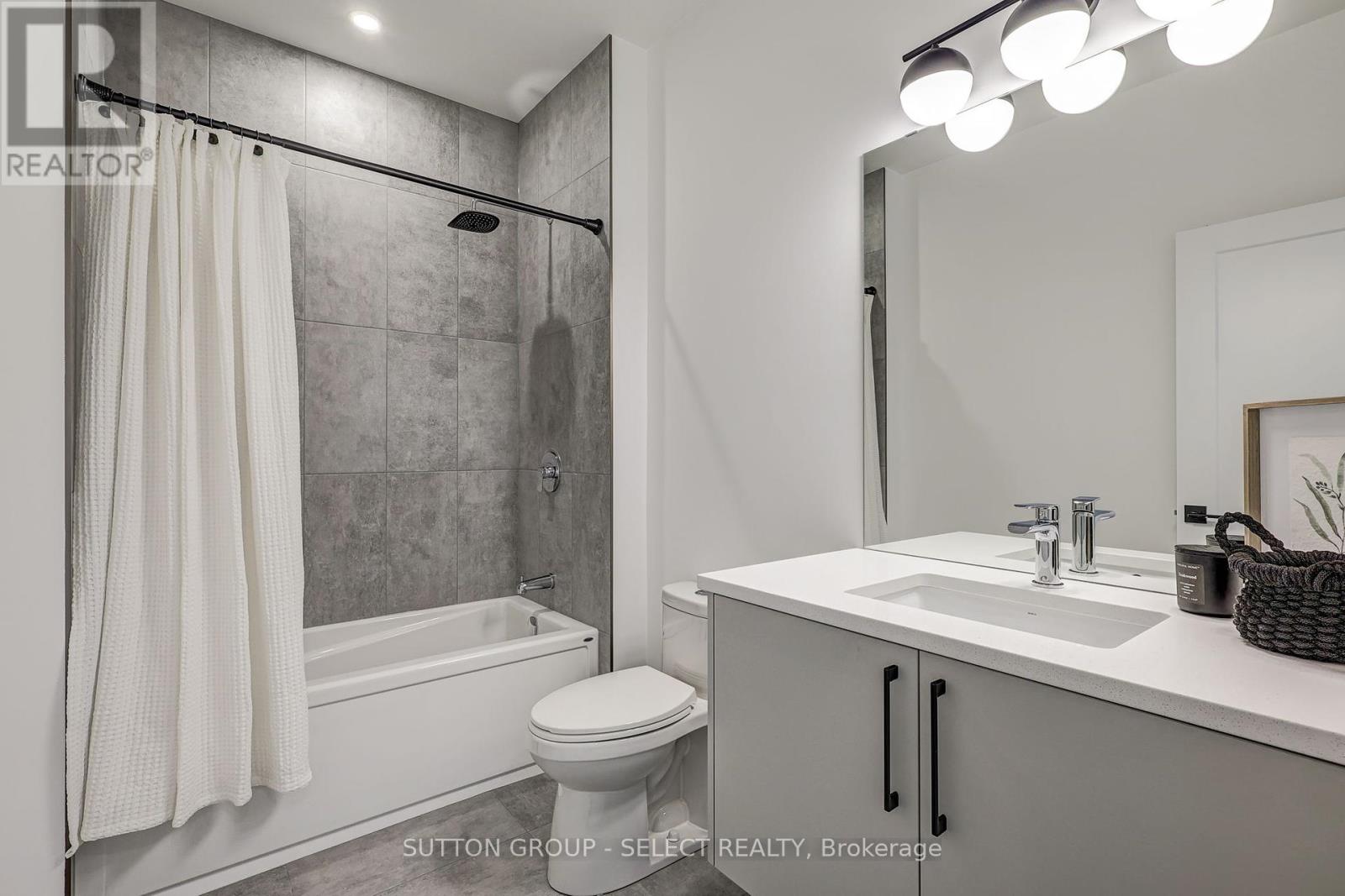 15 Optimist Drive, Southwold, Ontario  N5P 3T2 - Photo 22 - X12115150