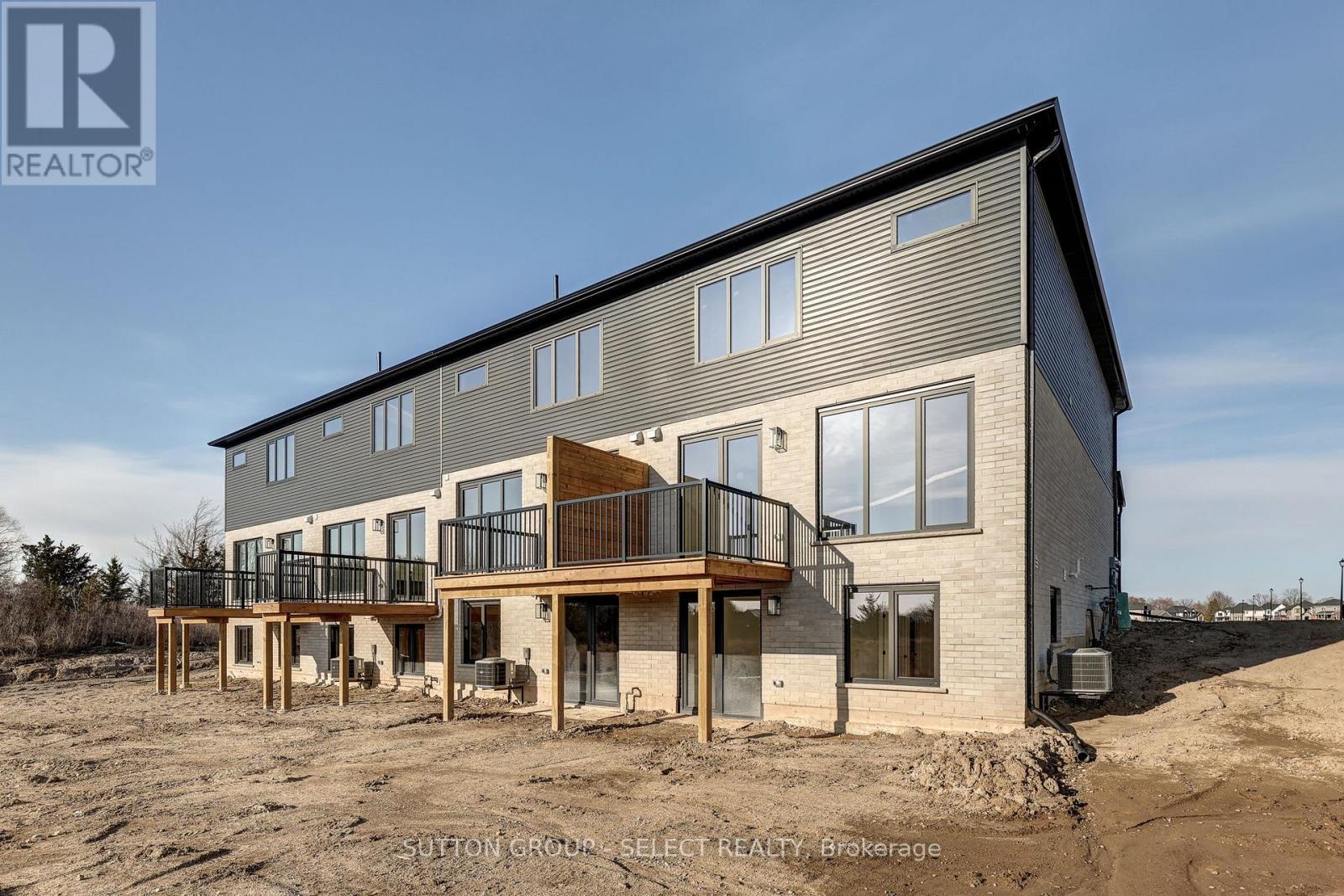15 Optimist Drive, Southwold, Ontario  N5P 3T2 - Photo 33 - X12115150
