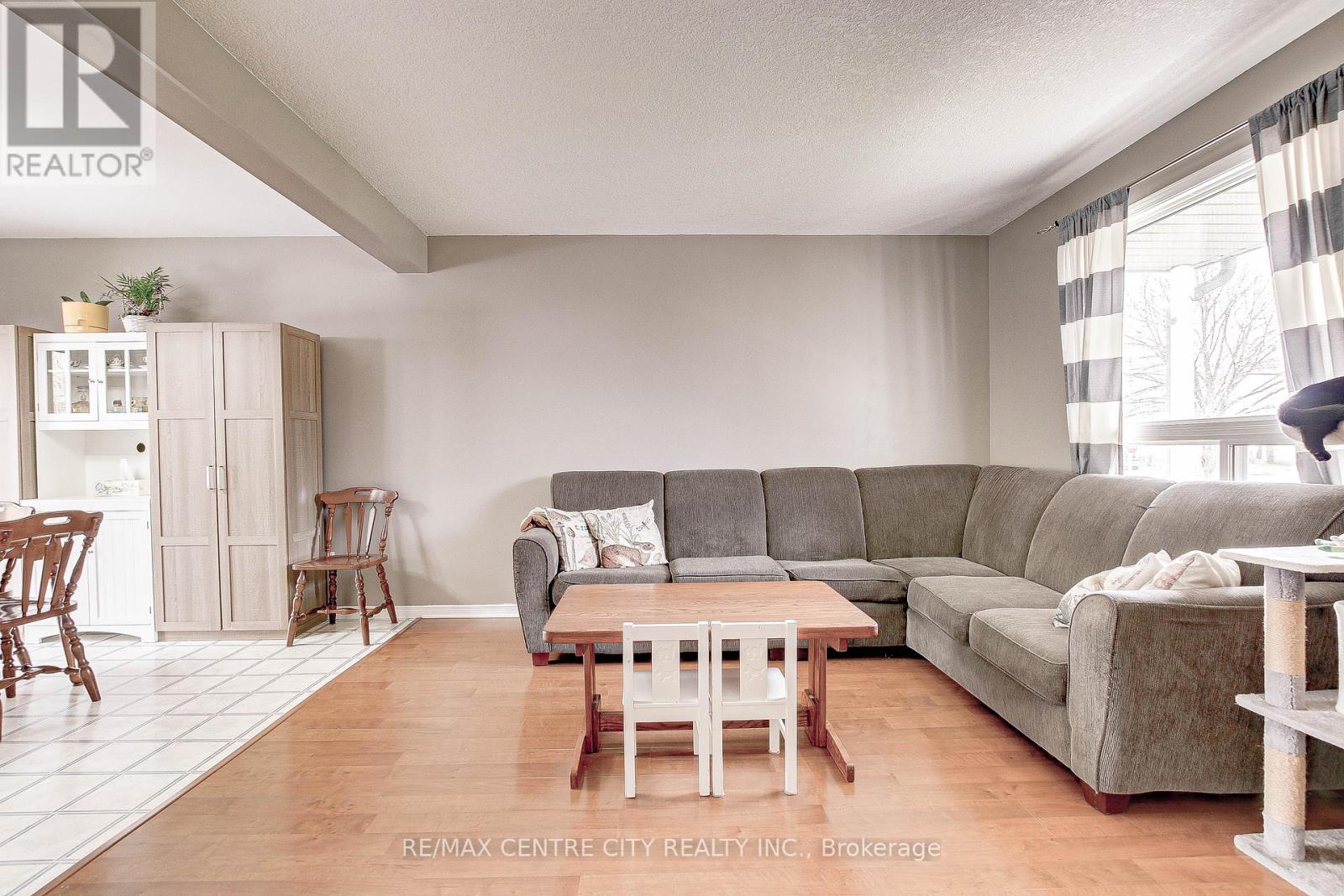 27 Cook Crescent, St. Thomas, Ontario  N5R 6J3 - Photo 4 - X12115202