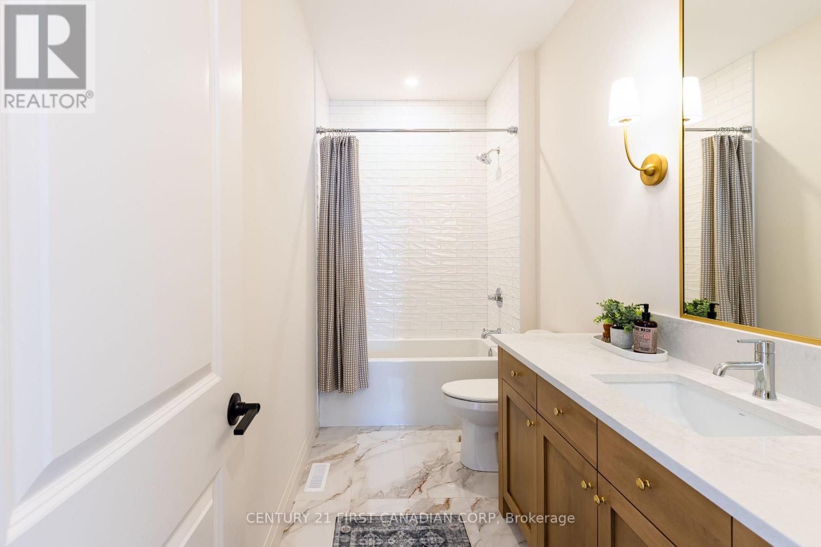 235 Foxborough Place, Thames Centre, Ontario  N0M 2P0 - Photo 10 - X12115306