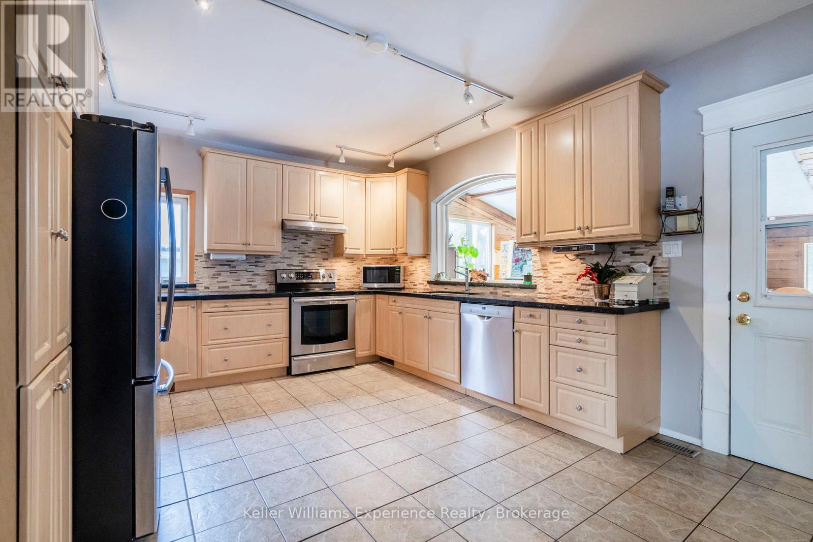 6550 Camp Hill Road, Essa, Ontario  L3W 0T4 - Photo 8 - N12115252