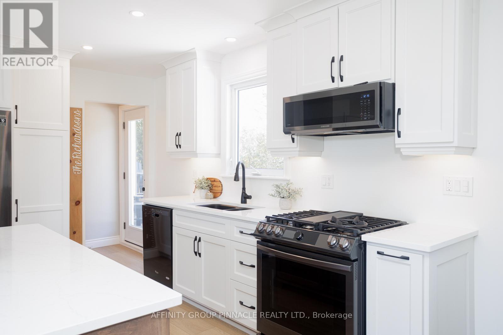 19 Mohawk Drive, Kawartha Lakes, Ontario K9V 0J6 - Photo 8 - X12115200
